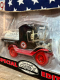 Véritable miniature-tirelire camion et pompe essence TEXACO en métal - 1990’s - Provenance Nevada, USA