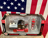 Véritable miniature-tirelire camion et pompe essence TEXACO en métal - 1990’s - Provenance Nevada, USA