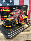 Véritable miniature NASCAR Échelle 1:24 - n°28 - Ernie Irvan - Sur socle - Import USA
