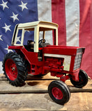 Véritable miniature tracteur International Harvester 1586 de 1976 en métal - Echelle 1:16 - Made in USA
