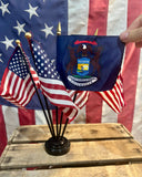 Ancien porte-drapeaux américain avec drapeaux USA et Michigan - 30cm environ - 1975 - Import USA