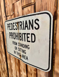 Véritable panneau routier Américain - PEDESTRIAN PROHIBITED  - 46x30cm - Provenance Indiana , USA