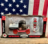 Véritable miniature-tirelire camion et pompe essence TEXACO en métal - 1990’s - Provenance Nevada, USA