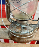 Véritable Lampe Ferroviaire à Pétrole - DIETZ - Époque 1970’s