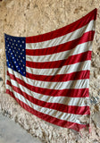 Véritable drapeau américain XXL - Années 1960’s - 2m12 × 1m42 - Made in USA à Saint-Louis, Missouri