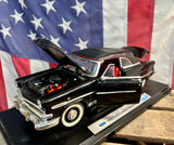 Véritable miniature Ford Crestline Sunliner de 1953 en métal sur son socle ! Import USA