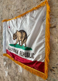 Véritable drapeau de l’État de la Californie - Avec sa frange dorée - MADE IN USA