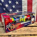 Véritable miniature NASCAR Échelle 1:24 - n°24 Jeff Gordon - Chevrolet Monte Carlo - DuPont - Import USA