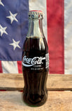 Véritable Bouteille en Verre Coca-Cola - Édition Kentucky Wildcats Basketball - 1993 - Pleine et Scellée - Provenance États-Unis