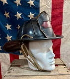 Véritable Casque de Pompier Américain Époque 1950’s - Seattle Fire Department - Provenance Washington, USA