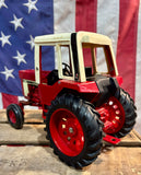 Véritable miniature tracteur International Harvester 1586 de 1976 en métal - Echelle 1:16 - Made in USA