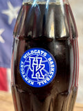 Véritable Bouteille en Verre Coca-Cola - Édition Kentucky Wildcats Basketball - 1993 - Pleine et Scellée - Provenance États-Unis