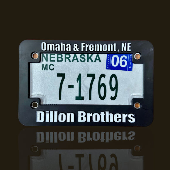 Véritable plaque de moto avec son cadre - Dillon Brothers - 7-1769