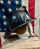 Véritable Casque de Pompier Américain Époque 1950’s - Seattle Fire Department - Provenance Washington, USA