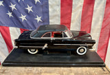 Véritable miniature Ford Crestline Sunliner de 1953 en métal sur son socle ! Import USA