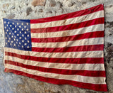 Véritable drapeau Américain de l’Ouest Américain avec beaucoup de patine - 1960’s Provenance Arizona - 146x88cm - MADE IN USA