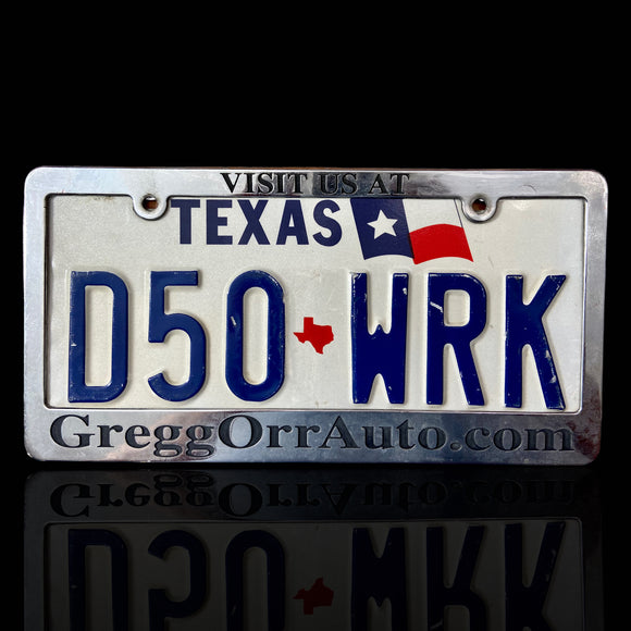 Texas avec son cadre de plaque en MÉTAL CHROMÉ Greggorr Auto - D50 WRK