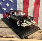 Véritable miniature Ford Crestline Sunliner de 1953 en métal sur son socle ! Import USA