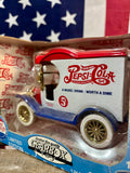 Véritable miniature-tirelire camion et pompe essence PEPSI en métal - 1990’s - Provenance Texas, USA