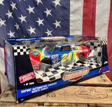 Véritable GRANDE miniature NASCAR Échelle 1:16 - n°24 Jeff Gordon - Chevrolet Monte Carlo - DuPont Automotive Finishes - Import USA