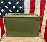 Véritable Caisse à munitions en métal de l’US Army - VIDE - Provenance Alabama