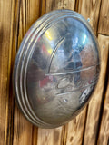 RARE - Véritable enjoliveur de voiture en métal - Chevrolet de 1937 !! - 26cm de diamètre - Import USA