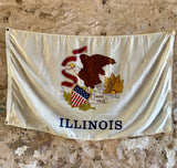 RARE - Véritable drapeau de l’État de l’Illinois - 1,52 m x 0,91 m - MADE IN USA - Époque 1980’s - Provenance Illinois