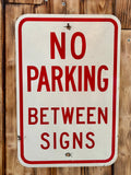 Véritable panneau Routier Américain NO PARKING BETWEEN SIGNS - 46x31cm - Provenance Kentucky
