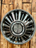 Vértiable enjoliveur provenant d’une Ford Mustang 1967 ! Provenance Iowa, USA