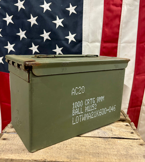 Véritable Caisse à munitions en métal de l’US Army - VIDE - Provenance Alabama