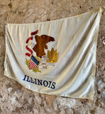 RARE - Véritable drapeau de l’État de l’Illinois - 1,52 m x 0,91 m - MADE IN USA - Époque 1980’s - Provenance Illinois