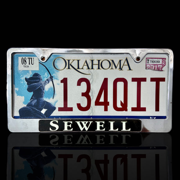 Oklahoma avec son cadre de plaque en MÉTAL CHROMÉ Sewell - 134 QIT