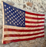 Véritable drapeau Américain de l’Ouest Américain avec beaucoup de patine - 1960’s Provenance Arizona - 146x88cm - MADE IN USA
