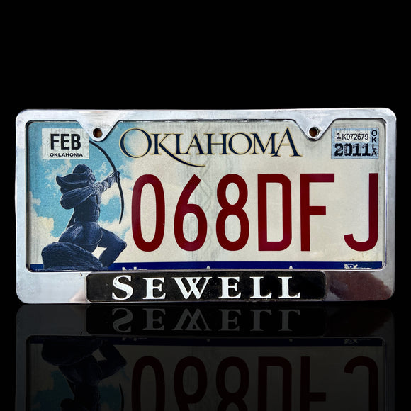Oklahoma avec son cadre de plaque en MÉTAL CHROMÉ Sewell - 068 DFJ
