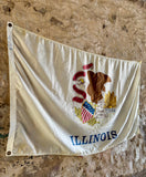 RARE - Véritable drapeau de l’État de l’Illinois - 1,52 m x 0,91 m - MADE IN USA - Époque 1980’s - Provenance Illinois