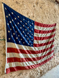 Véritable drapeau américain XXL - Années 1960’s - 2m12 × 1m42 - Made in USA à Saint-Louis, Missouri