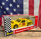 Véritable miniature NASCAR Échelle 1:24 - n°30 Michael Waltrip - Pontiac - Pennzoil - Import USA