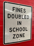Véritable panneau routier américain FINES DOUBLED SCHOOL ZONE 76x61cm